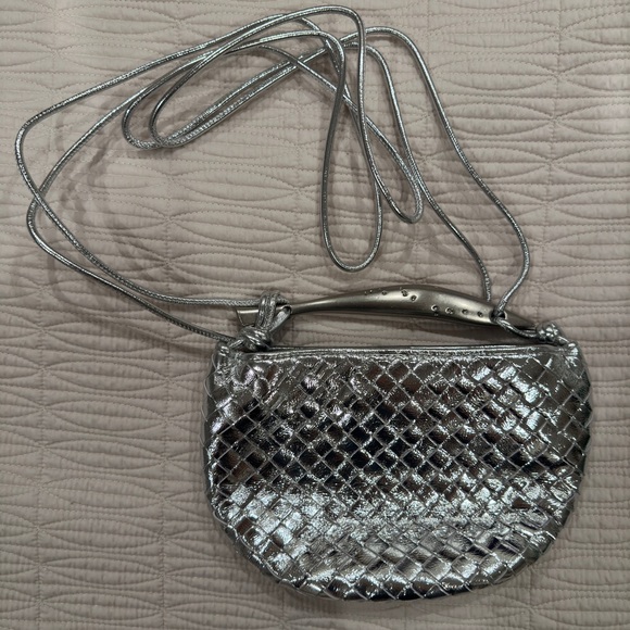 Handbags - Silver Metallic Woven Crossbody Bag w/ Metal Handle